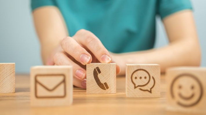Các công cụ như SMS marketing, email marketing